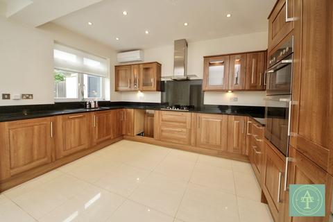 3 bedroom detached house to rent, Wynchgate, London, N14