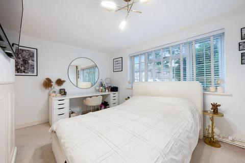 18 Headley Drive, Epsom, KT18 5RP
