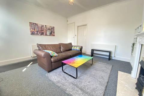 2 bedroom house to rent, Thistle Street, Huddersfield HD1