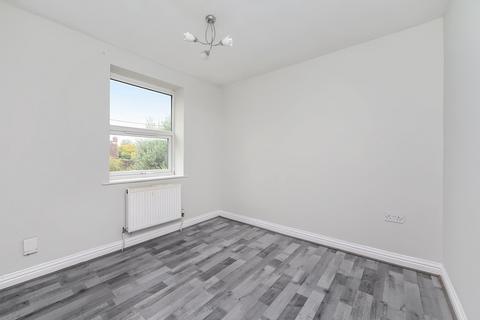 2 bedroom house to rent, Ash Church Road, Aldershot, GU12