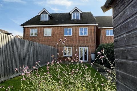 4 bedroom semi-detached house for sale, Godalming - *No Onward Chain*