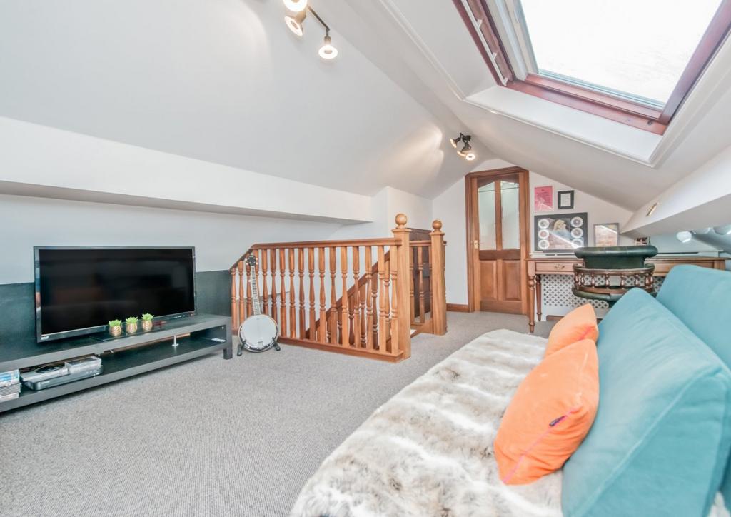 Sitting Room/Bed 4