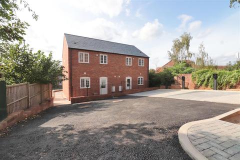 2 bedroom semi-detached house to rent, Friarage Road, Aylesbury