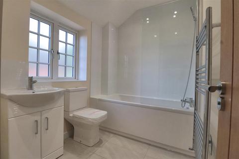 2 bedroom semi-detached house to rent, Friarage Road, Aylesbury