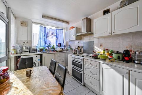 3 bedroom flat for sale, Sims House, Commercial Road, Stepney, London, E1