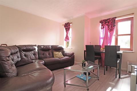 1 bedroom flat for sale, Wilton Road, Redhill