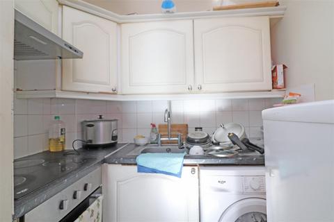 1 bedroom flat for sale, Wilton Road, Redhill