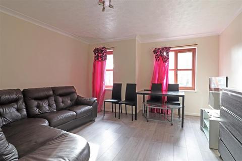 1 bedroom flat for sale, Wilton Road, Redhill