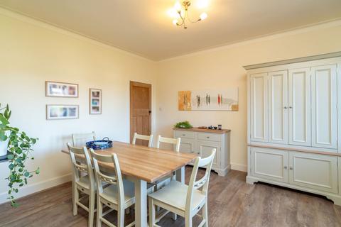 21/2 Learmonth Gardens, Edinburgh, EH4 1HA