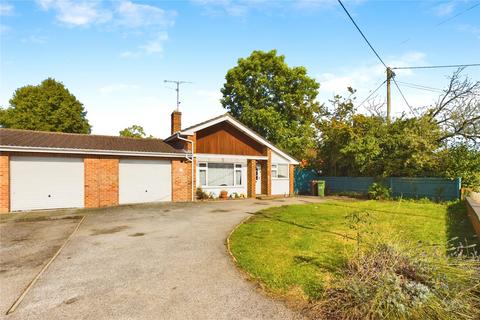 3 bedroom bungalow for sale, Mount Pleasant, Tadley, Hampshire, RG26