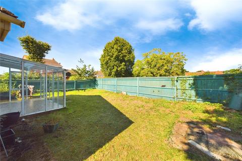 3 bedroom bungalow for sale, Mount Pleasant, Tadley, Hampshire, RG26