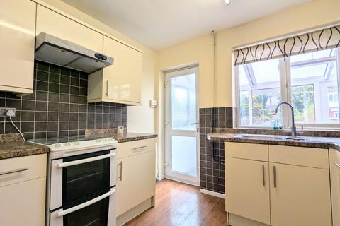 3 bedroom end of terrace house to rent, St. Briavels Drive, Bristol BS37