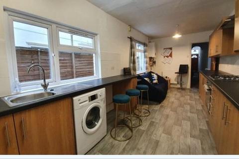 5 bedroom private hall to rent, Margate Road, Southsea