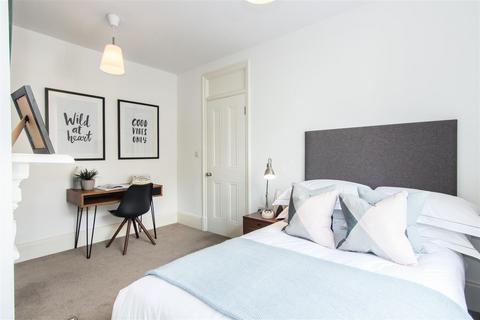 3 bedroom flat to rent, Grove Mansions Clapham Common Northside London