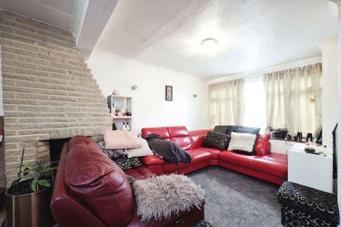 3 bedroom semi-detached house for sale, Fairholme Crescent, Hayes, UB4 8QY