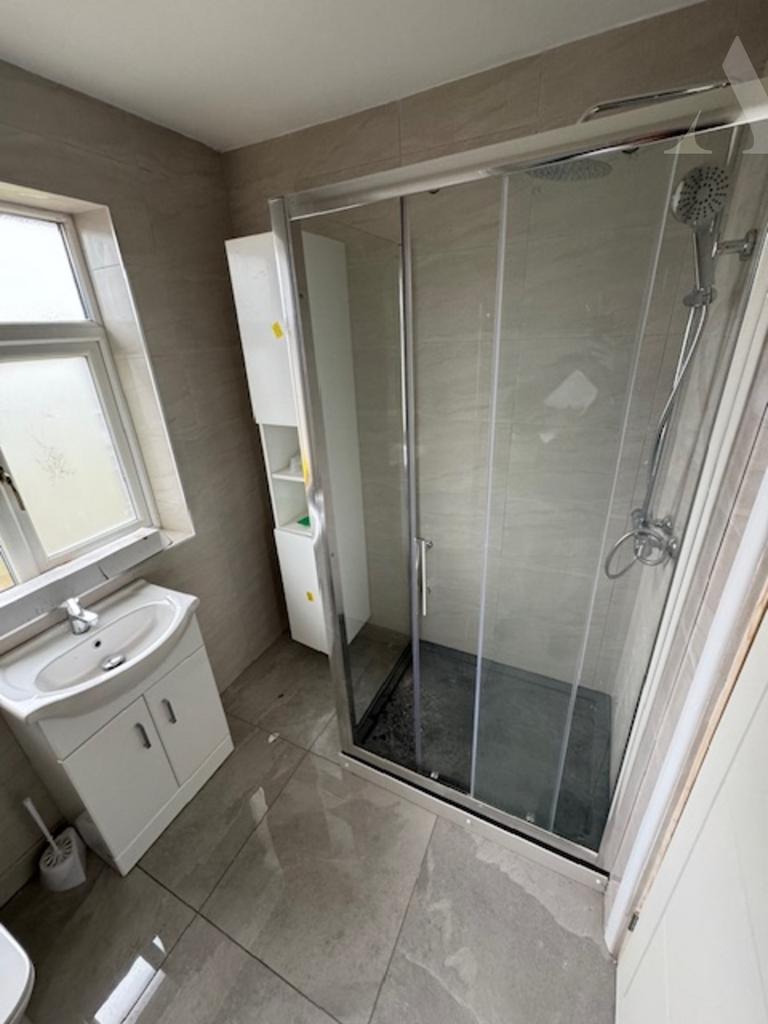 240 Bromford Road - bathroom