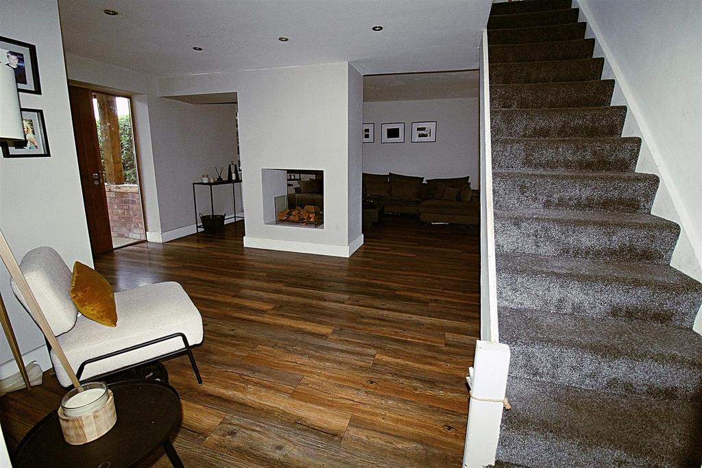 Open Plan Hallway/Lounge Area