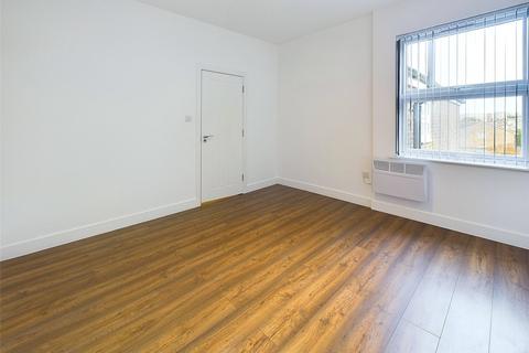 2 bedroom apartment to rent, Heath Road