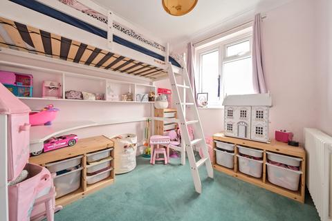 82 Manor Road, Guildford, GU2 9NW