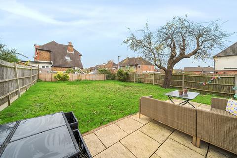82 Manor Road, Guildford, GU2 9NW