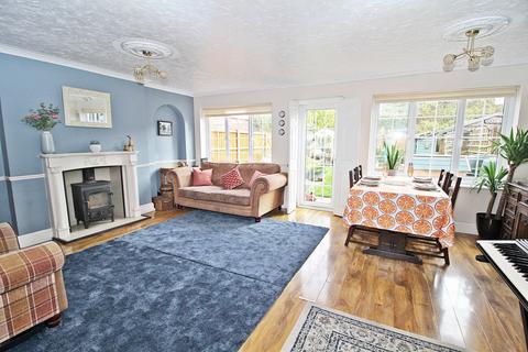 3 bedroom terraced house for sale, Campion Road, Westoning