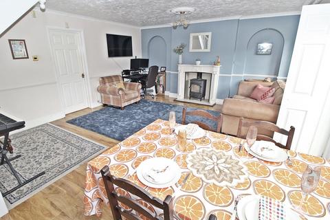 3 bedroom terraced house for sale, Campion Road, Westoning