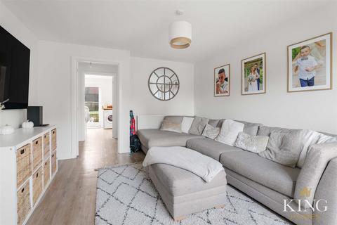 74 Bailey Avenue, Meon Vale, Stratford-upon-avon, CV37 8QW