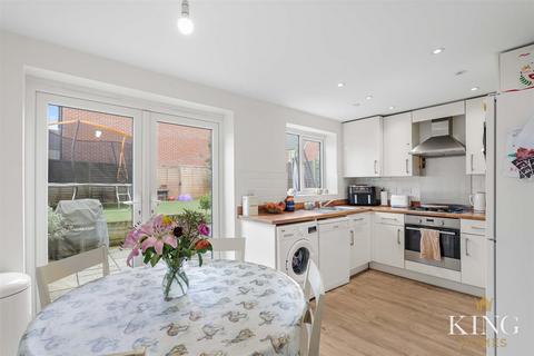 74 Bailey Avenue, Meon Vale, Stratford-upon-avon, CV37 8QW