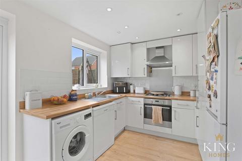 74 Bailey Avenue, Meon Vale, Stratford-upon-avon, CV37 8QW