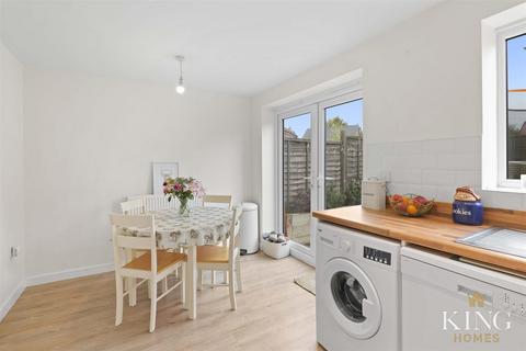 74 Bailey Avenue, Meon Vale, Stratford-upon-avon, CV37 8QW