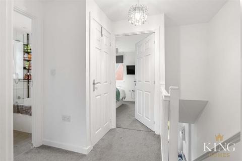74 Bailey Avenue, Meon Vale, Stratford-upon-avon, CV37 8QW