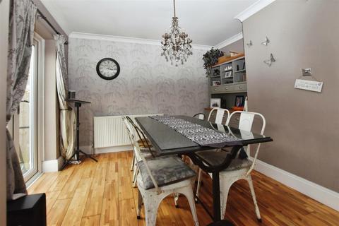 43 Derrymore Road, Willerby, Hull, HU10 6ET