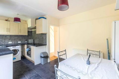 3 bedroom apartment to rent, McCall House, London, N7