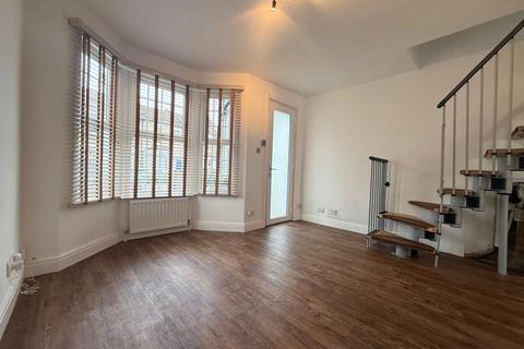 2 bedroom semi-detached house to rent, Reventlow Road, Eltham, SE9