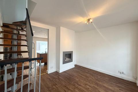 2 bedroom semi-detached house to rent, Reventlow Road, Eltham, SE9