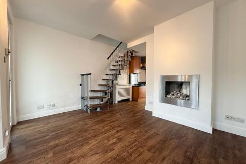2 bedroom semi-detached house to rent, Reventlow Road, Eltham, SE9