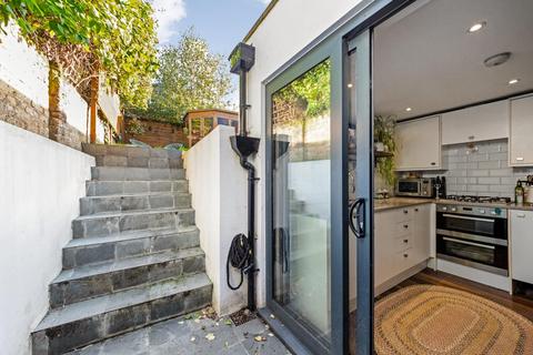 2 bedroom flat to rent, Dalberg Road, Brixton, London, SW2