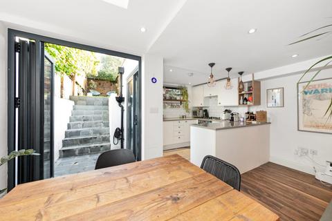 2 bedroom flat to rent, Dalberg Road, Brixton, London, SW2
