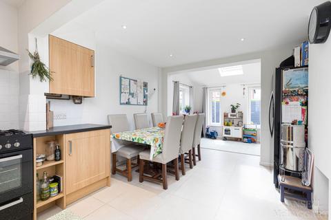 32 Stonedene Close, Forest Row, RH18 5DB
