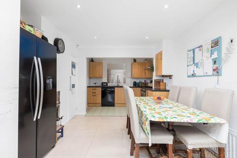 32 Stonedene Close, Forest Row, RH18 5DB