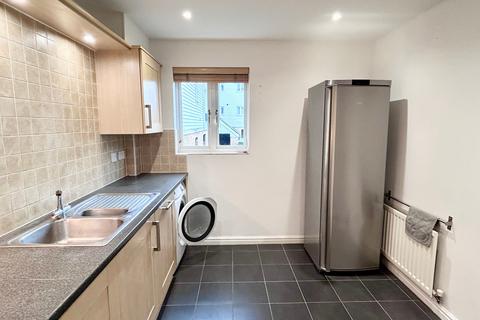 4 bedroom apartment to rent, Medway Court, Aylesford ME20