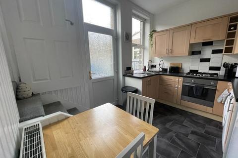 2 bedroom terraced house to rent, Tufton Street, Silsden