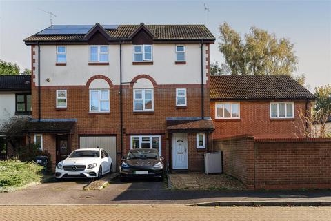 4 bedroom semi-detached house for sale, Wordsworth Mead, Redhill