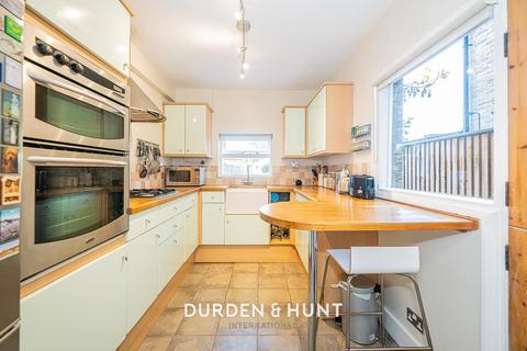 27 Lower Road, Loughton, IG10 2RT