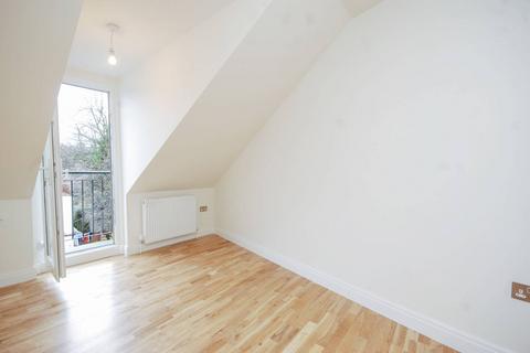 4 bedroom flat to rent, Finchley Road, Hampstead, London, NW2