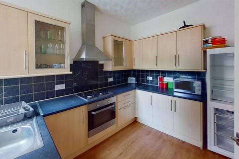 4 bedroom private hall to rent, Bath Road, Southsea, Southsea