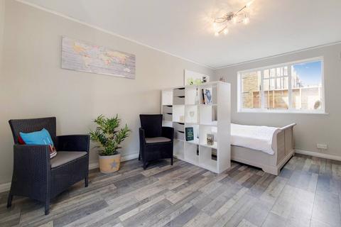 Studio to rent, Gloucester Place, Regent's Park, London, NW1