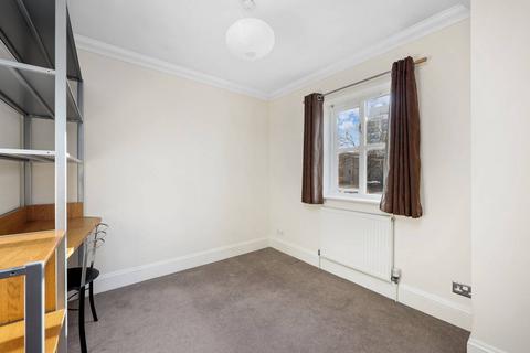 2 bedroom end of terrace house to rent, Carlyle Mews, Stepney, London, E1