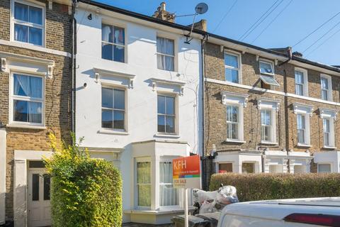 3 bedroom flat for sale, Endwell Road, Brockley