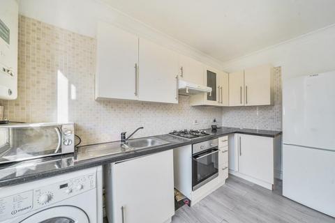 3 bedroom flat for sale, Endwell Road, Brockley